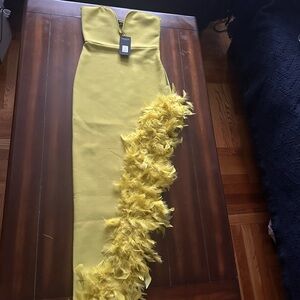 Chic Strapless Yellow Dress with Feather Detail